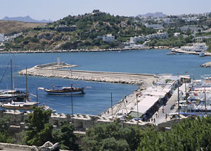 Niedaleko od wyspy Kos znajduje si tureckie miasto Bodrum, ktre ma jednak bardziej europejski ni turecki charakter